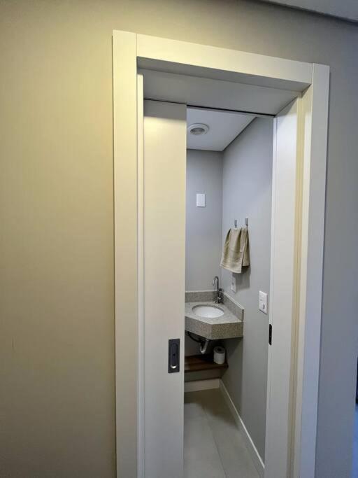 Apartamento 2 Com Piscina E Churrasqueira, Ao Lado Da Ufsc *